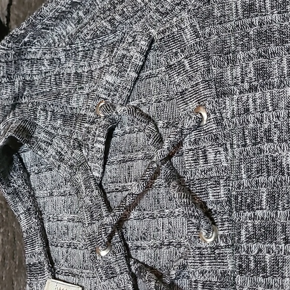 BUCKLE DAYTRIP CUT-OUT CRISS-CROSS LONG-SLEEVE SHIRT - Picture 5 of 14